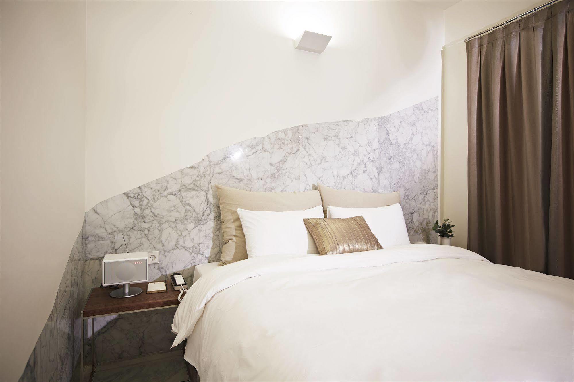 Snow Hotel Seoul Bagian luar foto