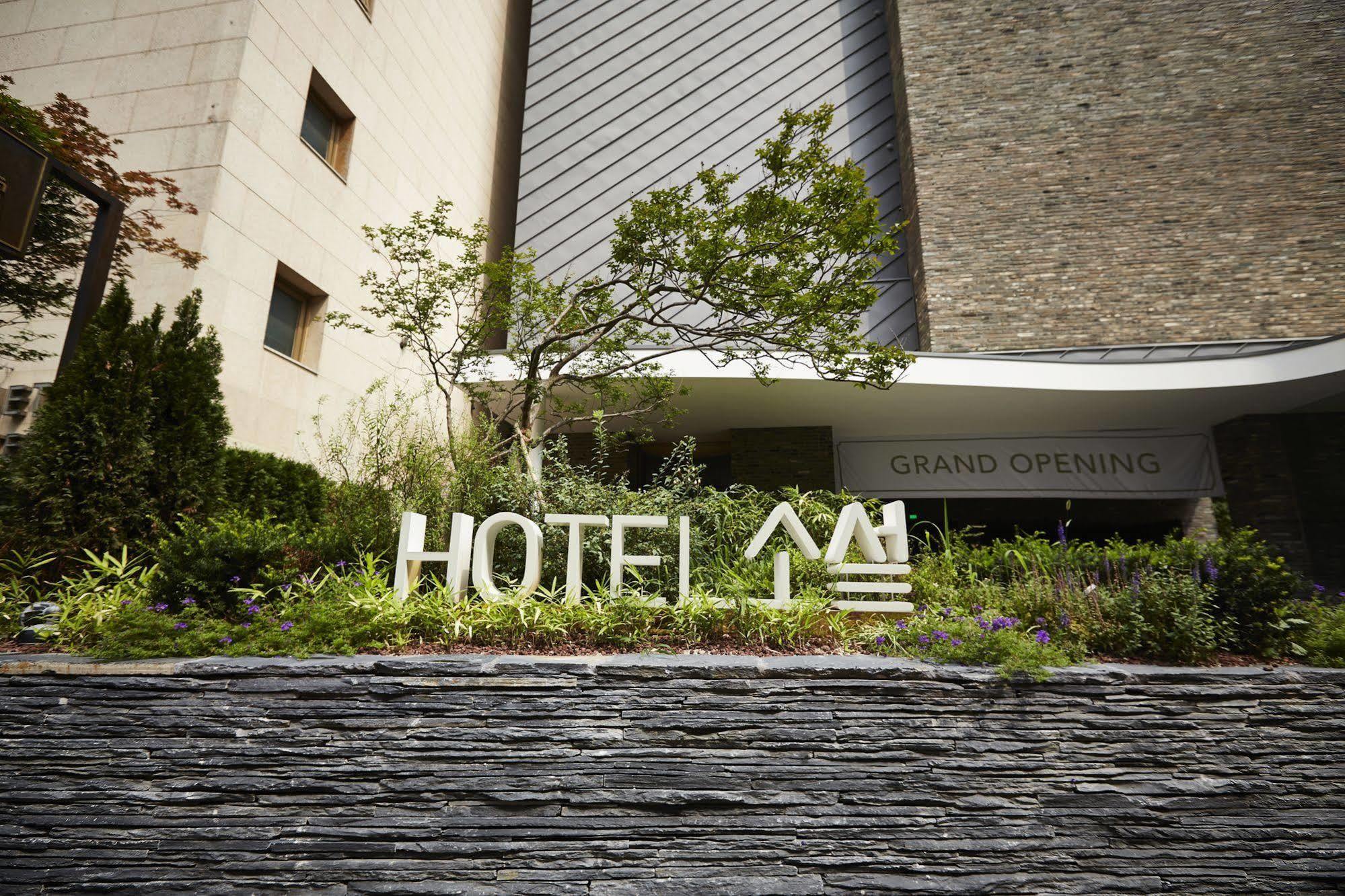 Snow Hotel Seoul Bagian luar foto
