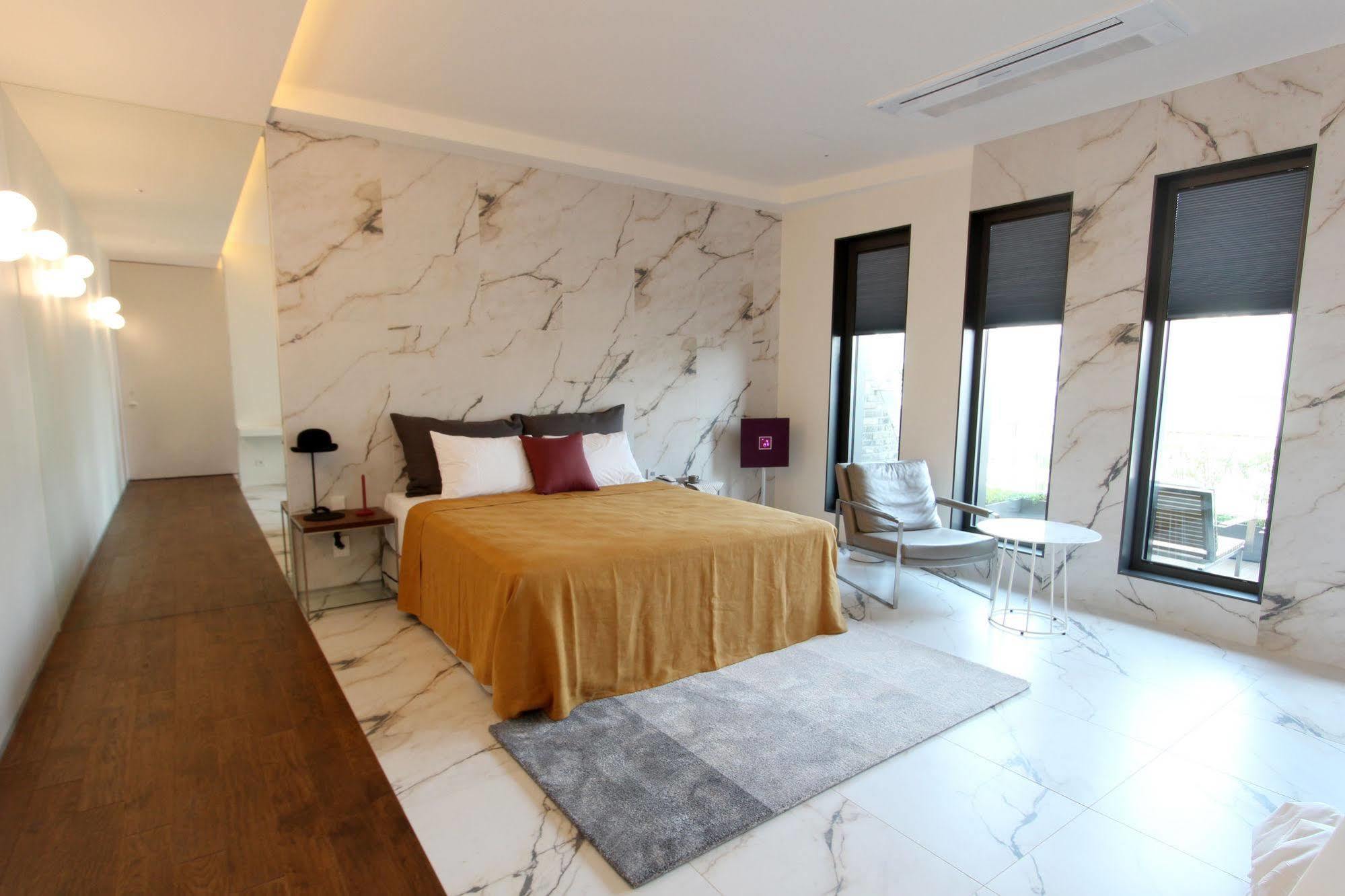 Snow Hotel Seoul Bagian luar foto