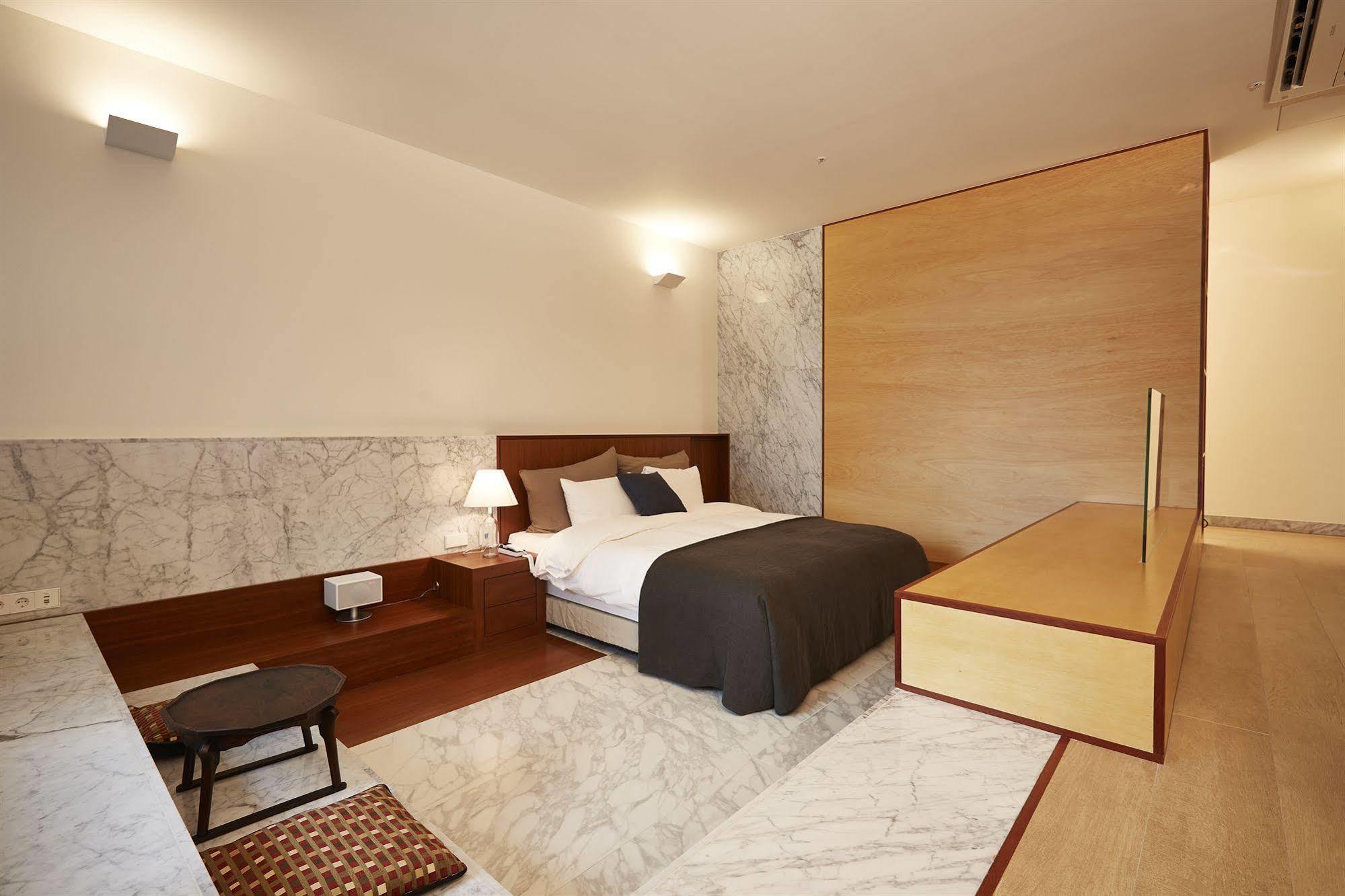 Snow Hotel Seoul Bagian luar foto